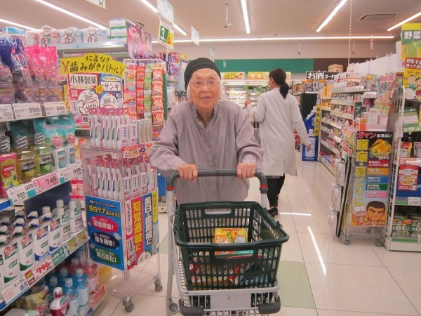 一緒にお買い物も行きます。